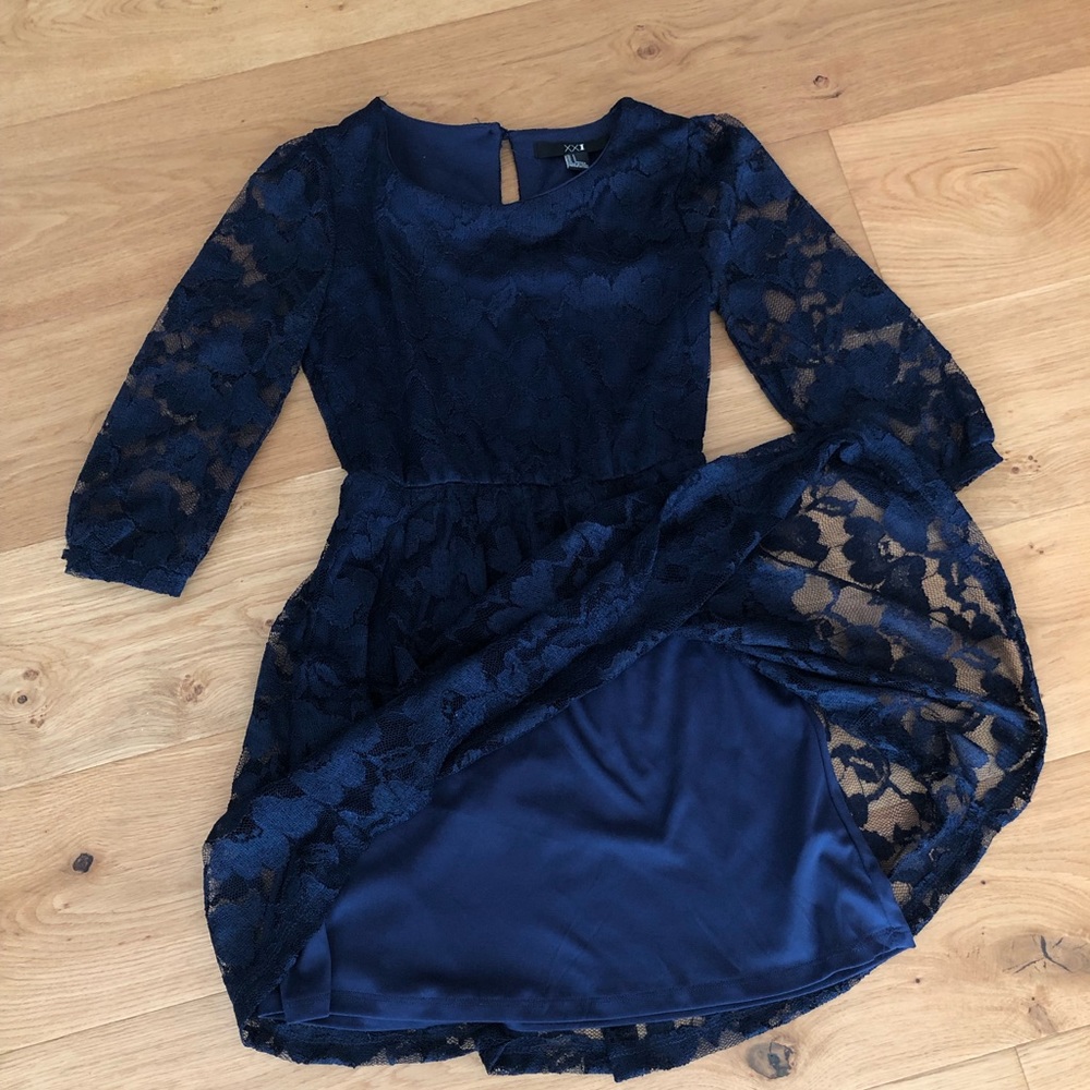 Forever 21 - Blue lace dress - Picture 2 of 6